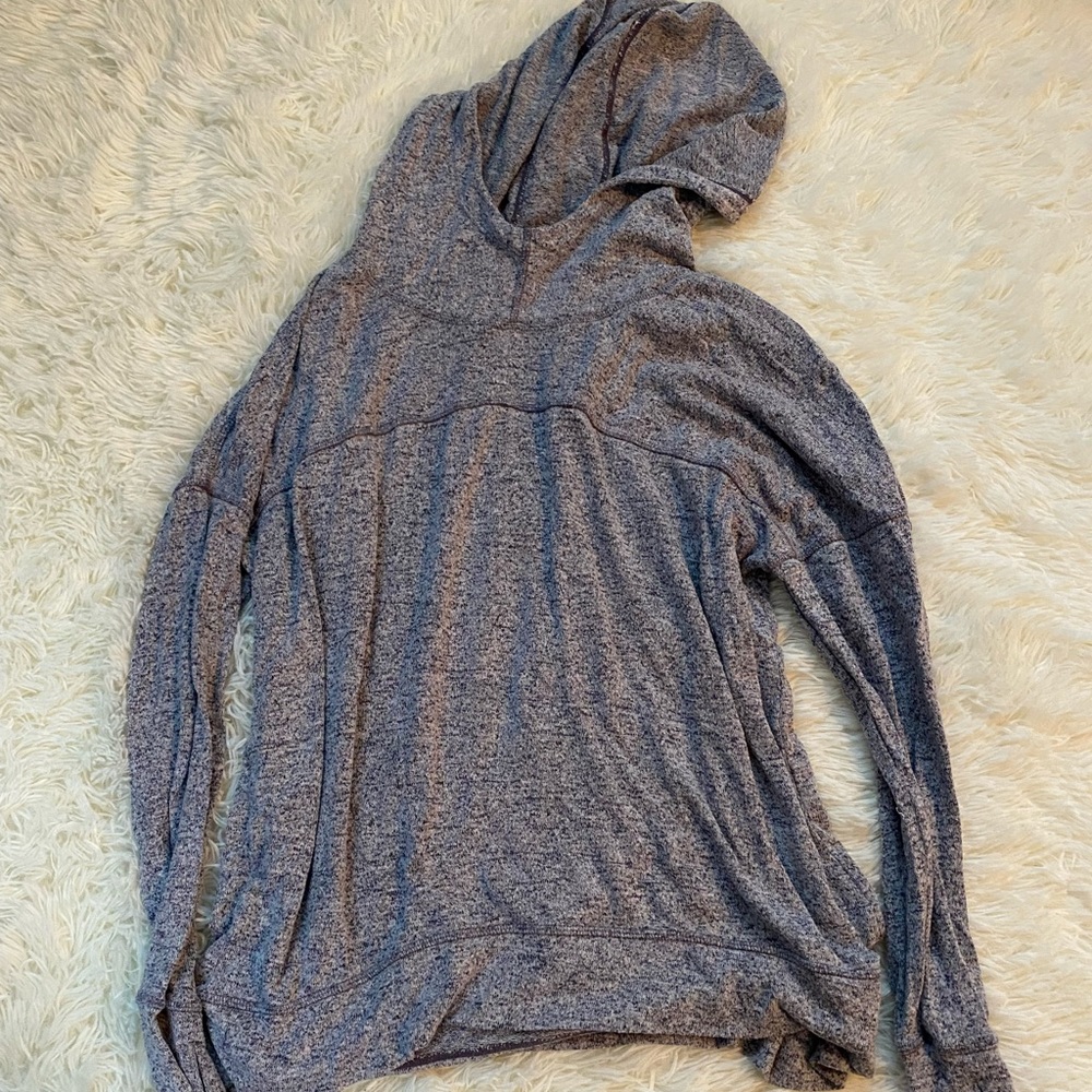 Size M Athletic shirt